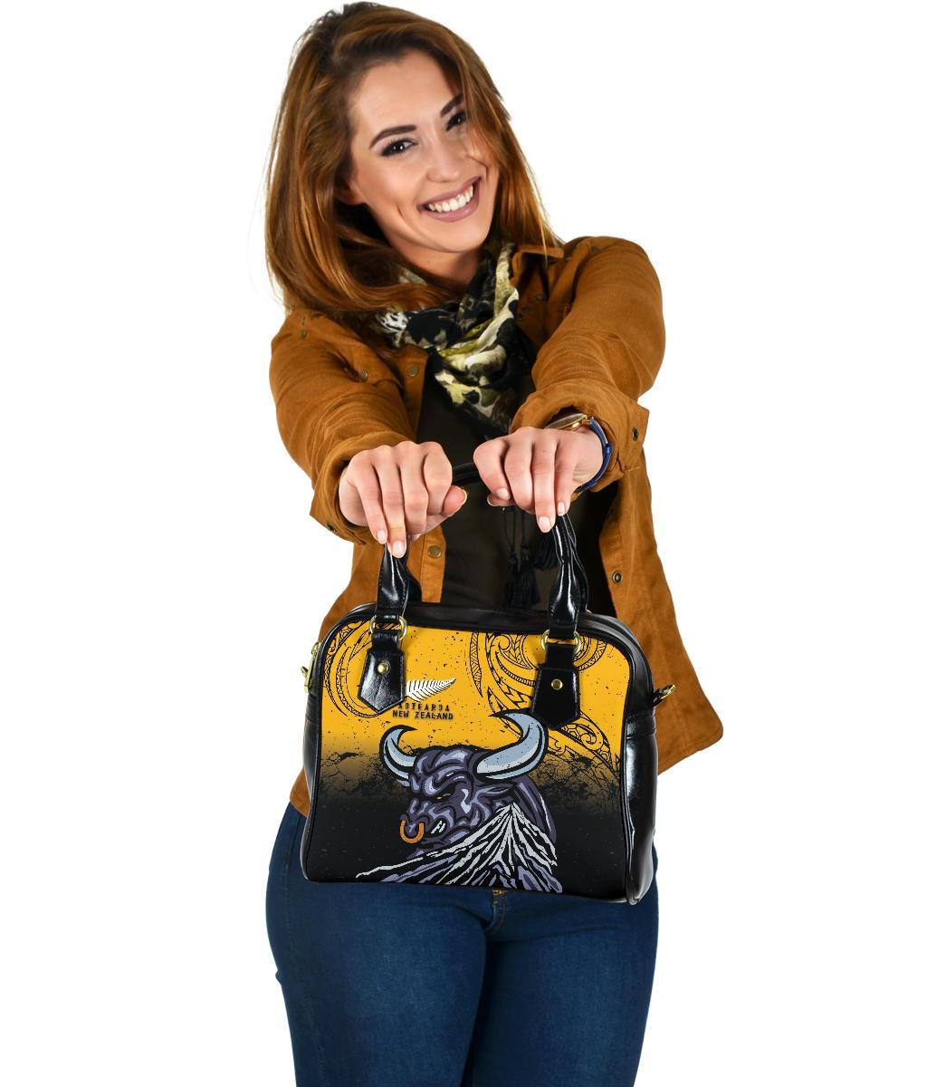 New Zealand Maori Shoulder Handbag Taranaki Bull - Vibe Hoodie