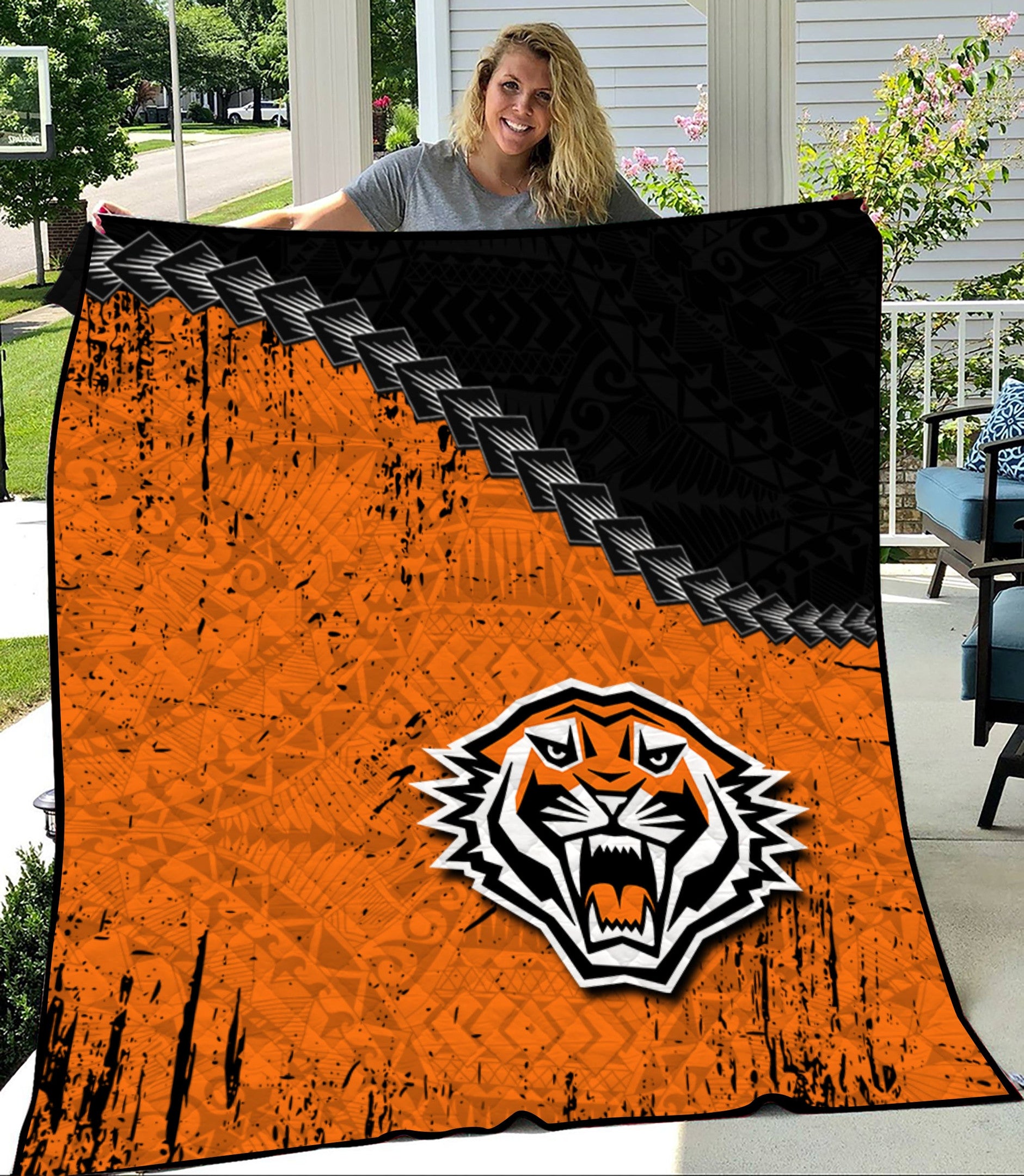 wests-tigers-premium-quilt-grunge-polynesian-tattoo-nrl