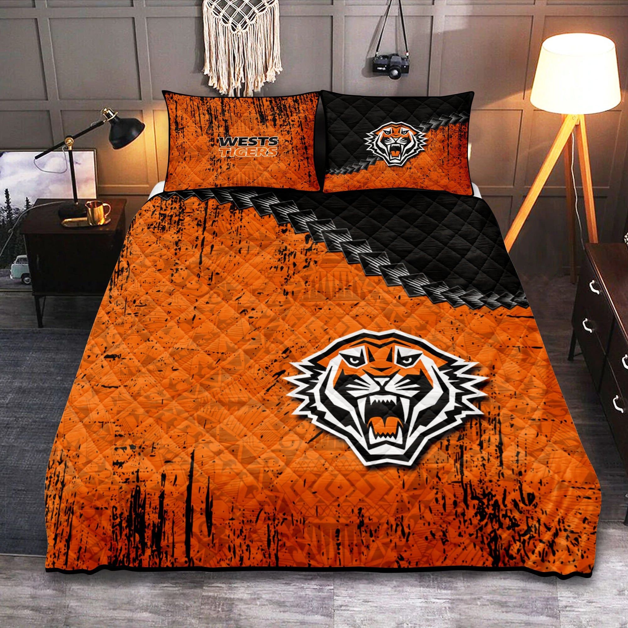 wests-tigers-quilt-bed-set-grunge-polynesian-tattoo-nrl