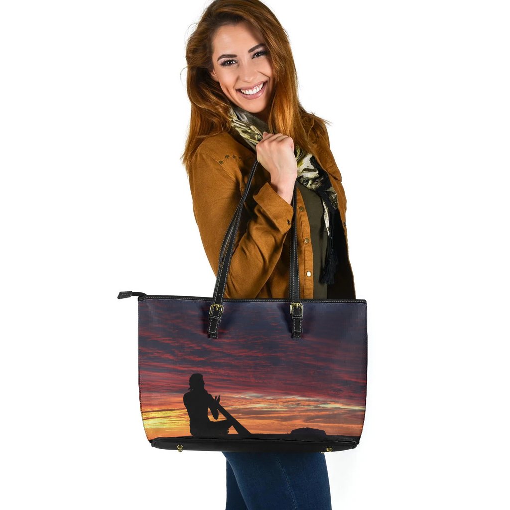 leather-tote-bag-uluru-sky-view-2021