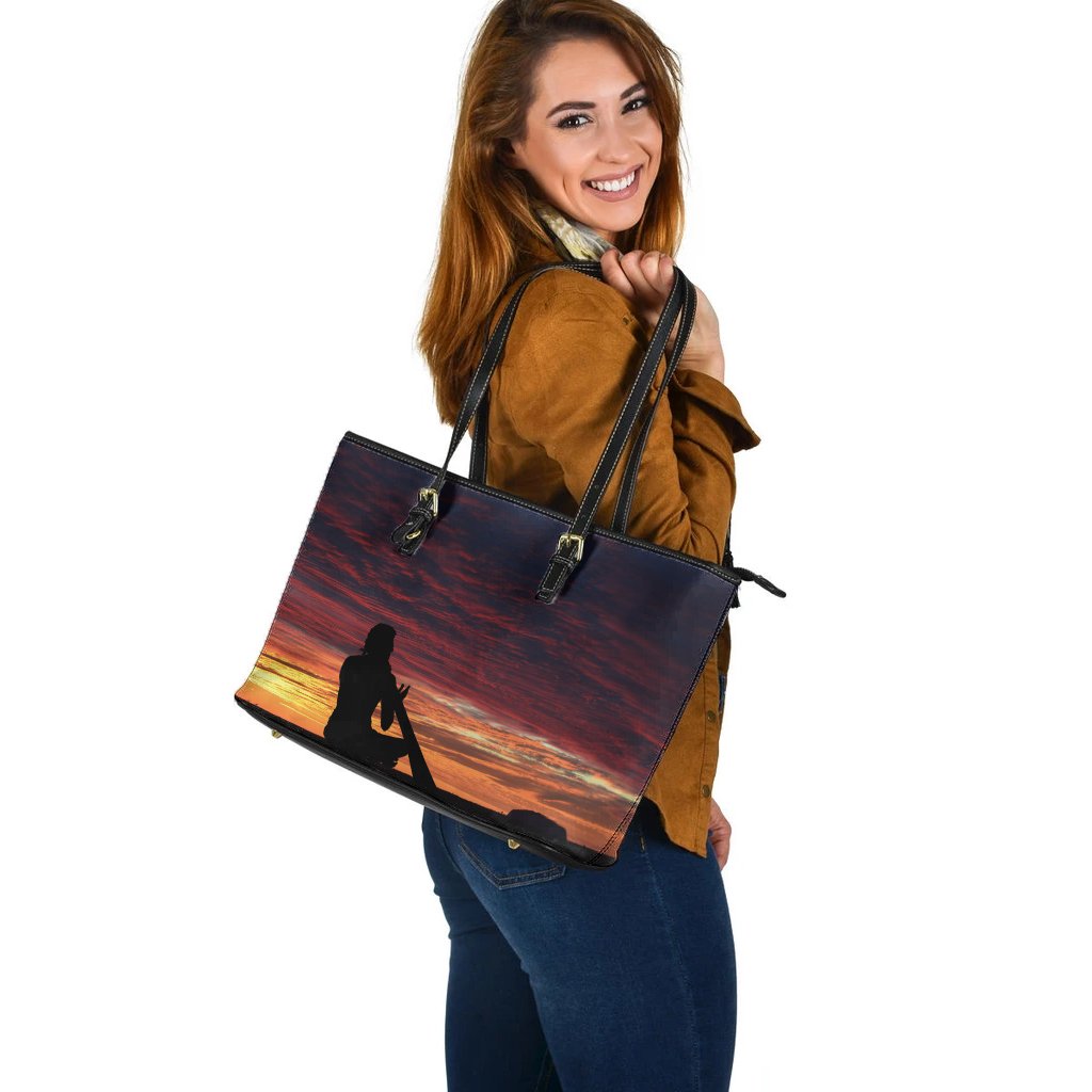 leather-tote-bag-uluru-sky-view-2021