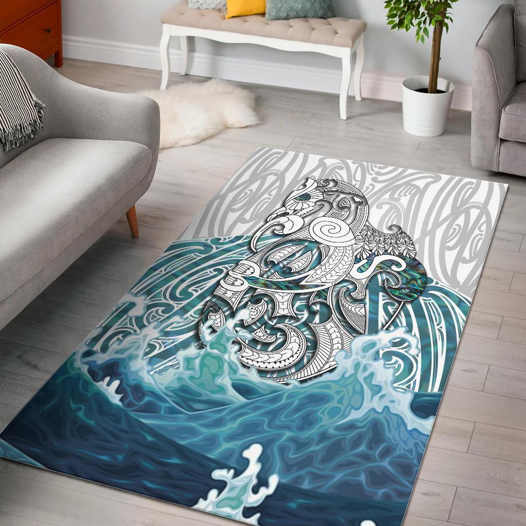 maori-manaia-the-blue-sea-area-rug-white