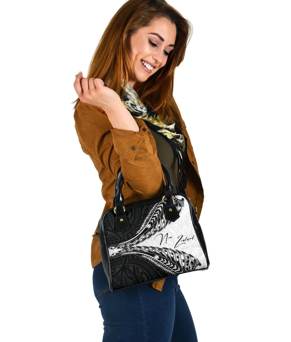 Aotearoa Shoulder Handbag Maori Silver Fern - Vibe Hoodie