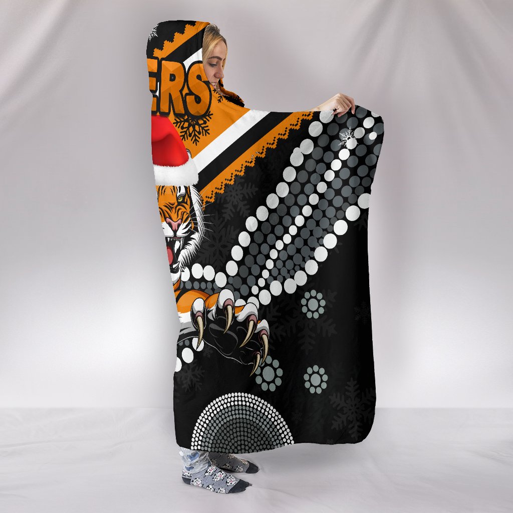 wests-christmas-hooded-blanket-tigers-indigenous