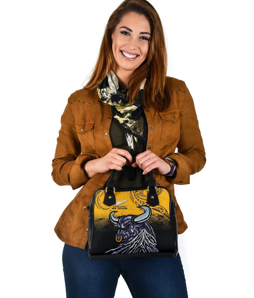 New Zealand Maori Shoulder Handbag Taranaki Bull - Vibe Hoodie