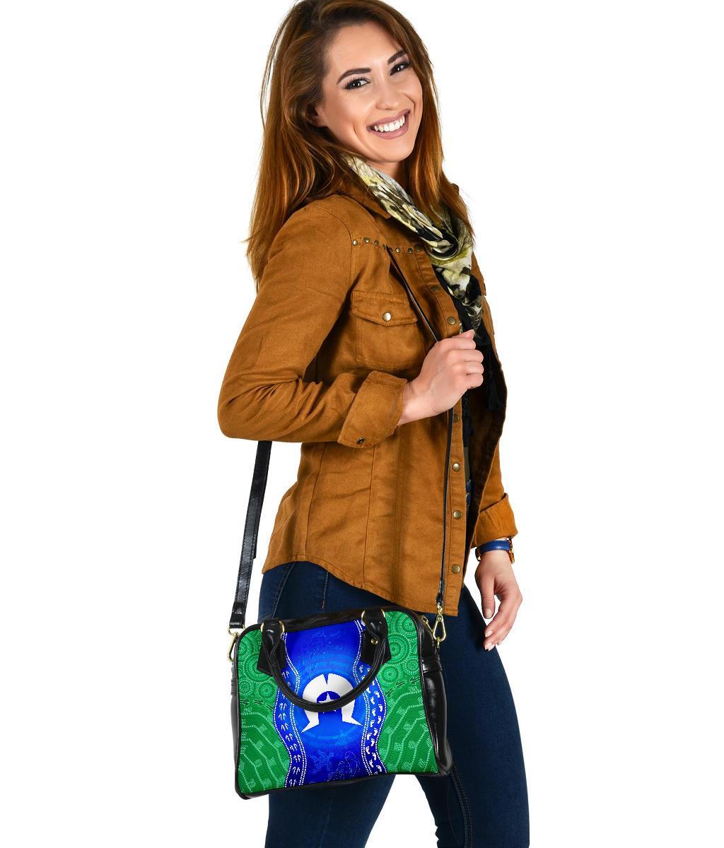 Torres Strait Islanders Shoulder Handbag - Torres Symbol With Aboriginal Patterns - Vibe Hoodie