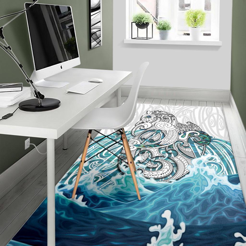 maori-manaia-the-blue-sea-area-rug-white