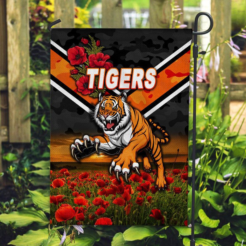 wests-tigers-anzac-2022-flag-poppy-flowers-vibes